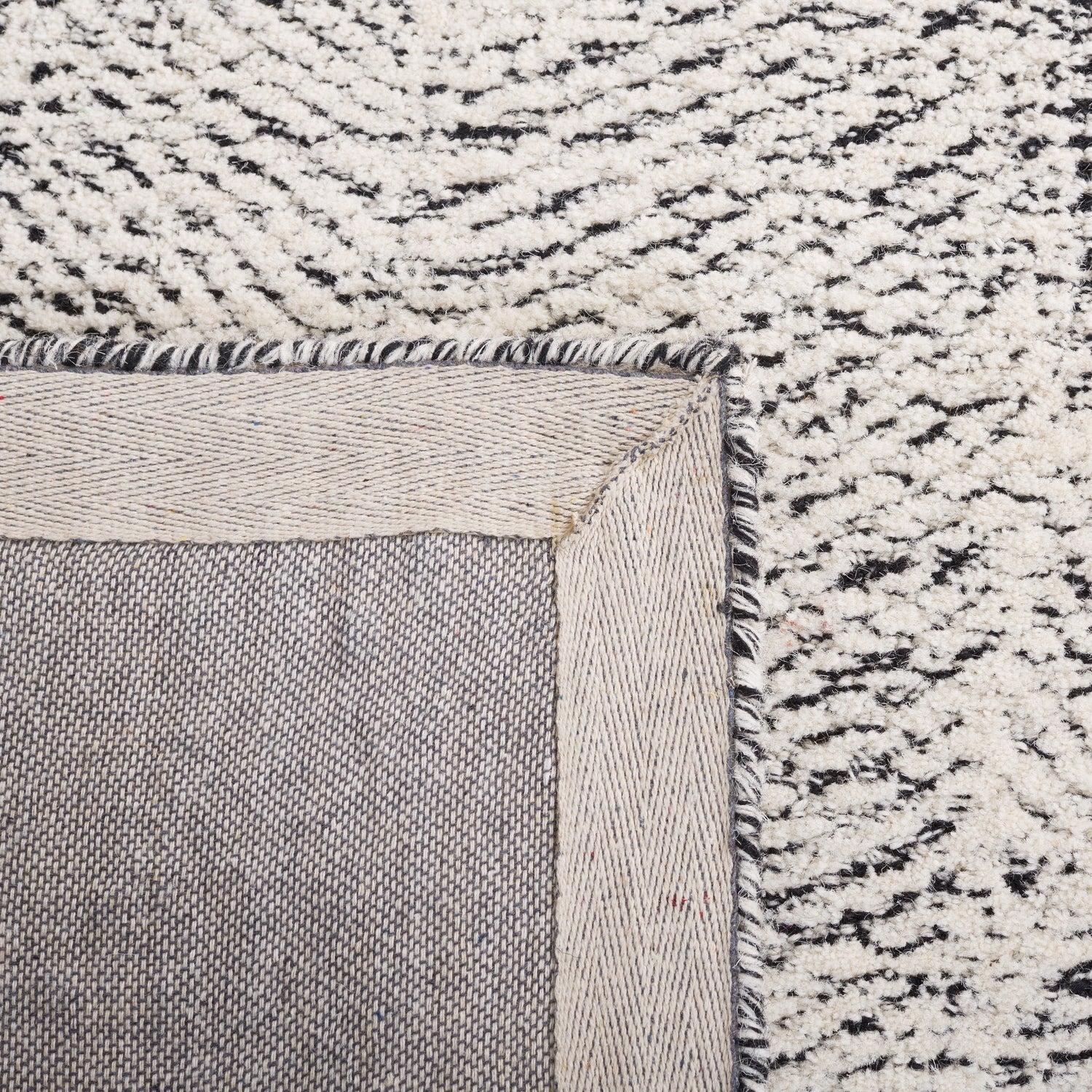 Safavieh Metro Met880Z Black/Ivory Rug.