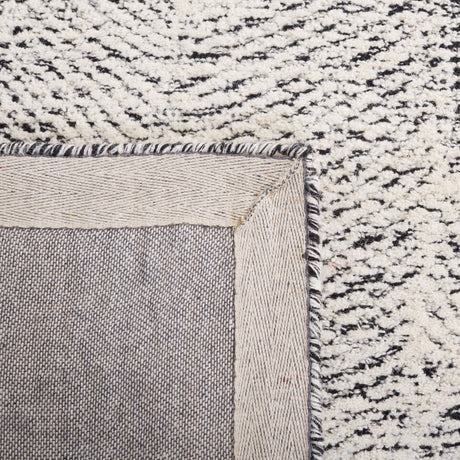 Safavieh Metro Met880Z Black/Ivory Rug.