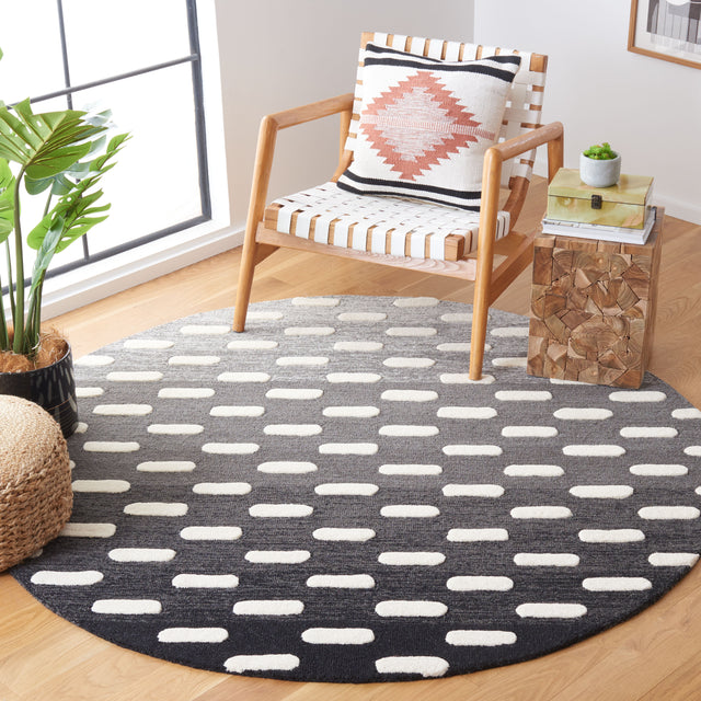 Safavieh Metro Met882Z Black/Ivory Rug.
