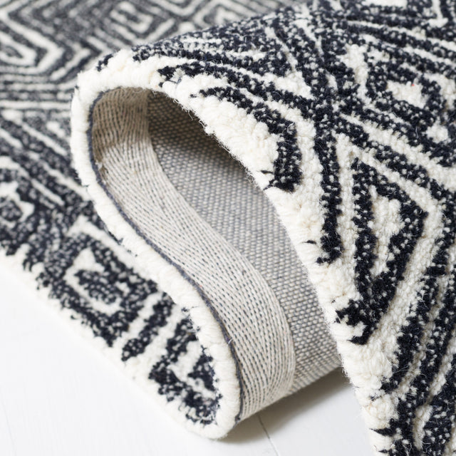 Safavieh Micro-Loop Mlp956Z Ivory/Black Rug.