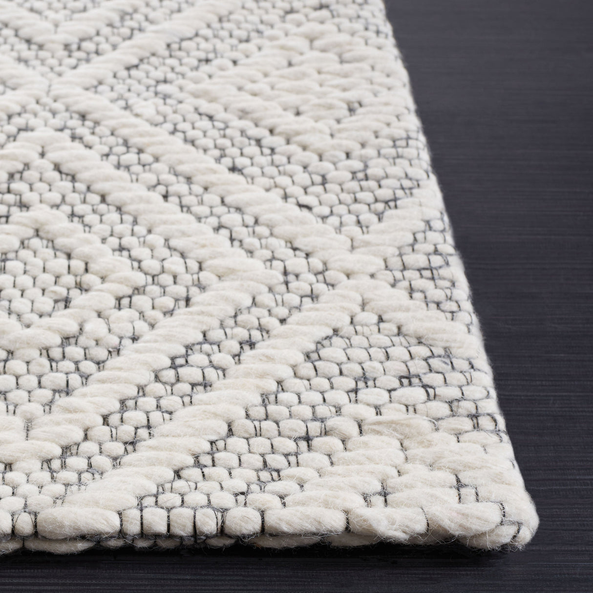 Safavieh Marbella Mrb176A Ivory/Black Rug.