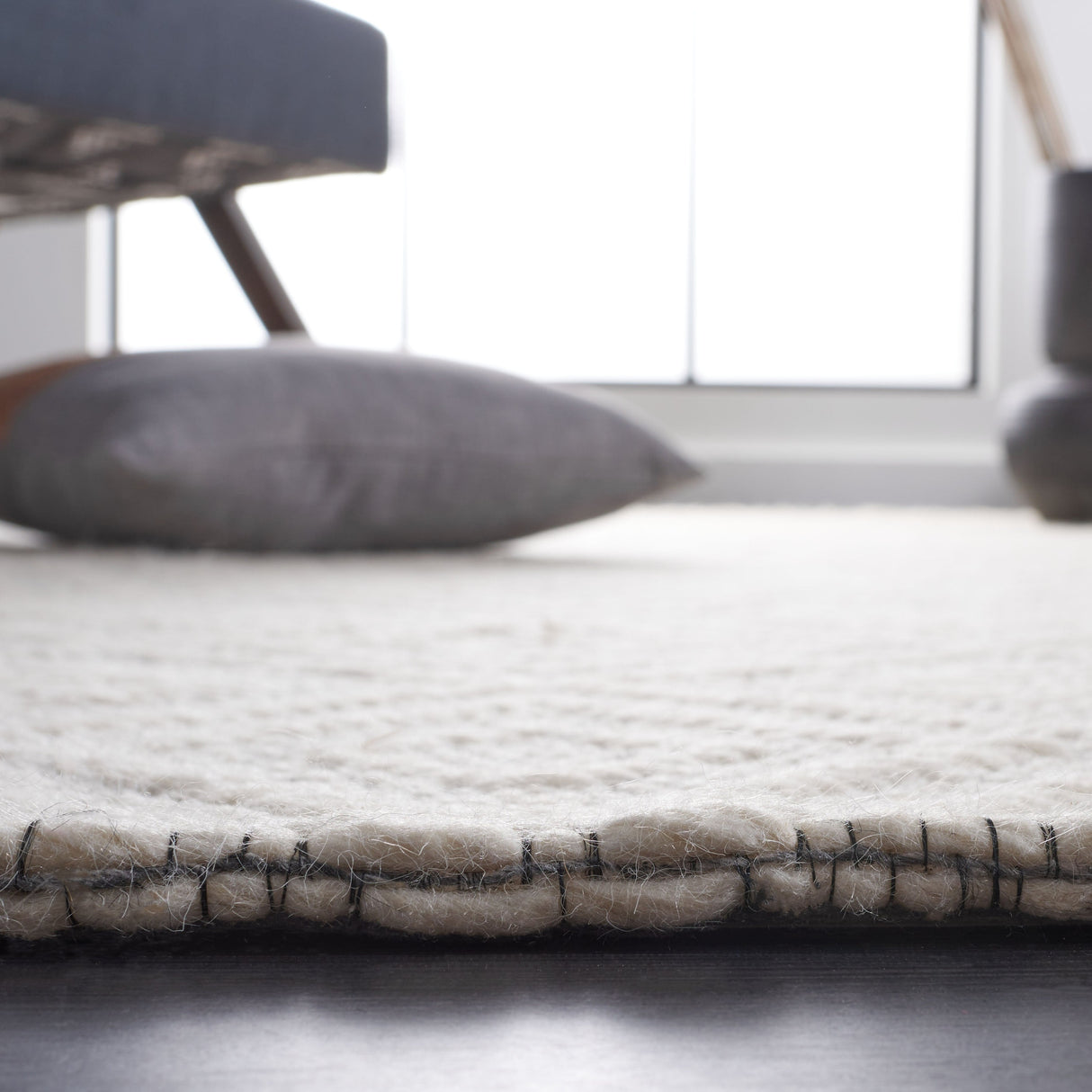 Safavieh Marbella Mrb176A Ivory/Black Rug.