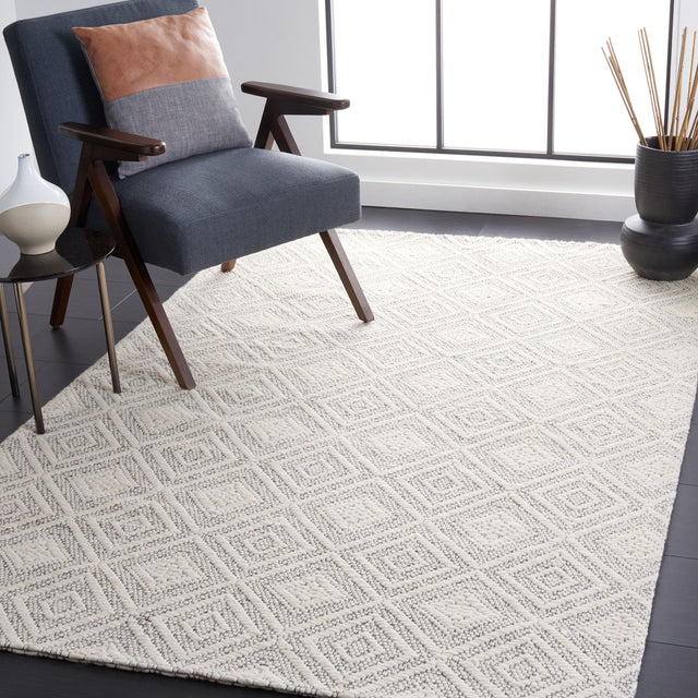 Safavieh Marbella Mrb176A Ivory/Black Rug.