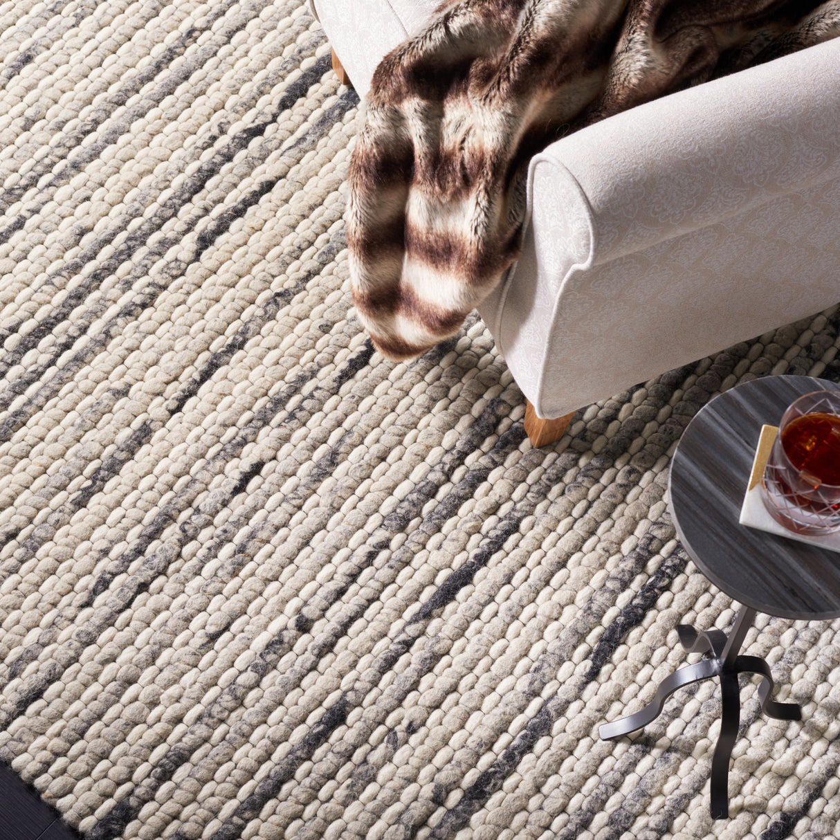Safavieh Marbella Mrb205Z Black/Ivory Rug.