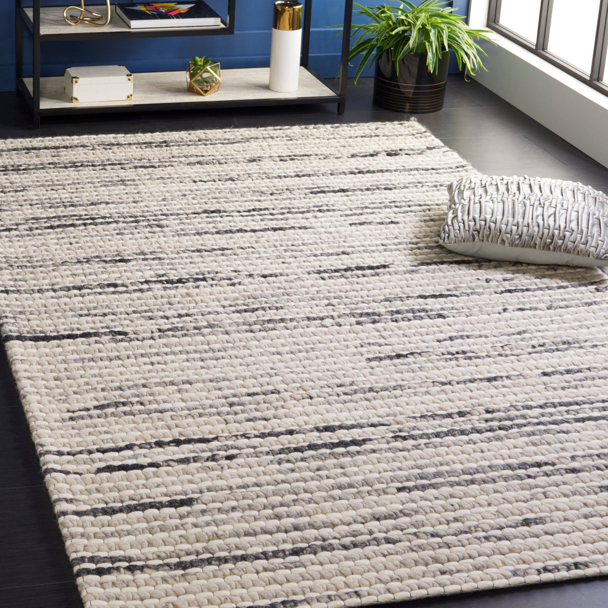 Safavieh Marbella Mrb205Z Black/Ivory Rug.