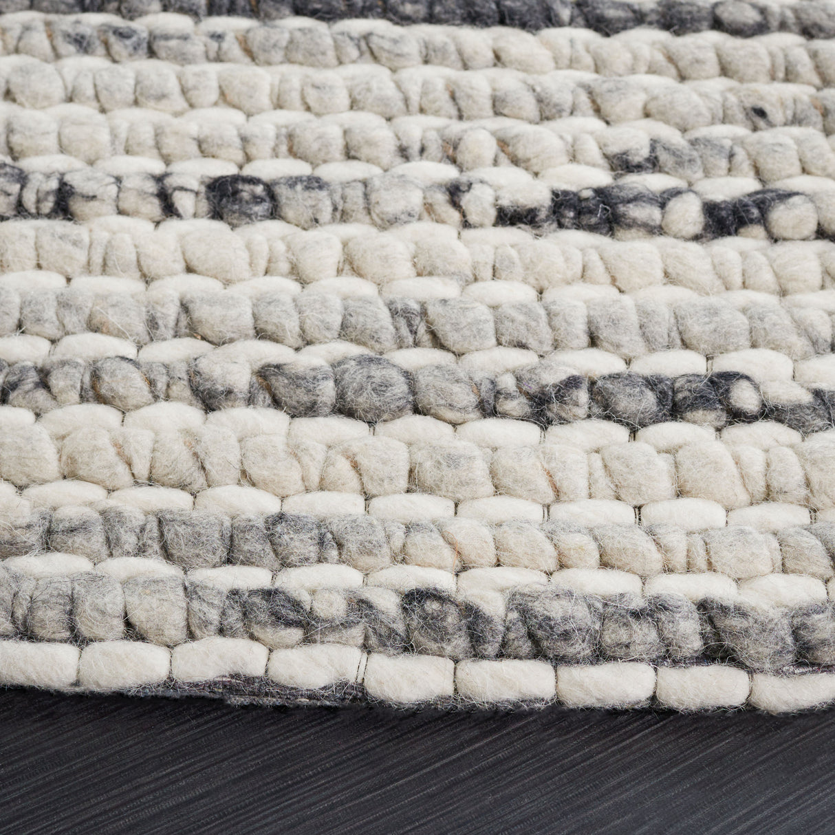 Safavieh Marbella Mrb205Z Black/Ivory Rug.