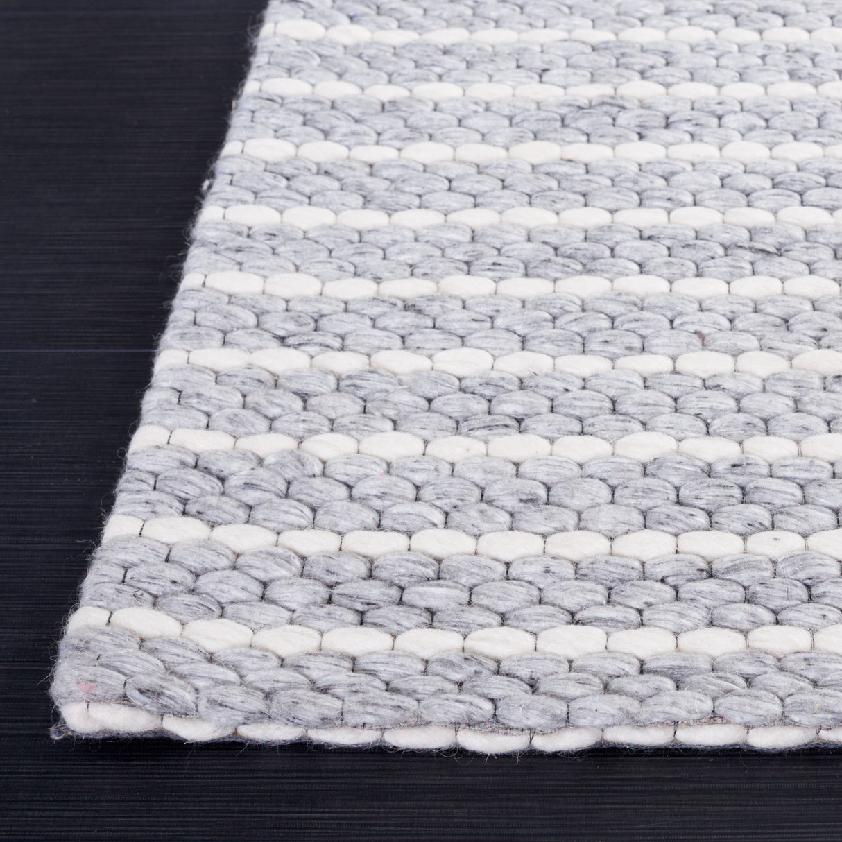 Safavieh Marbella Mrb207F Grey/Ivory Rug.