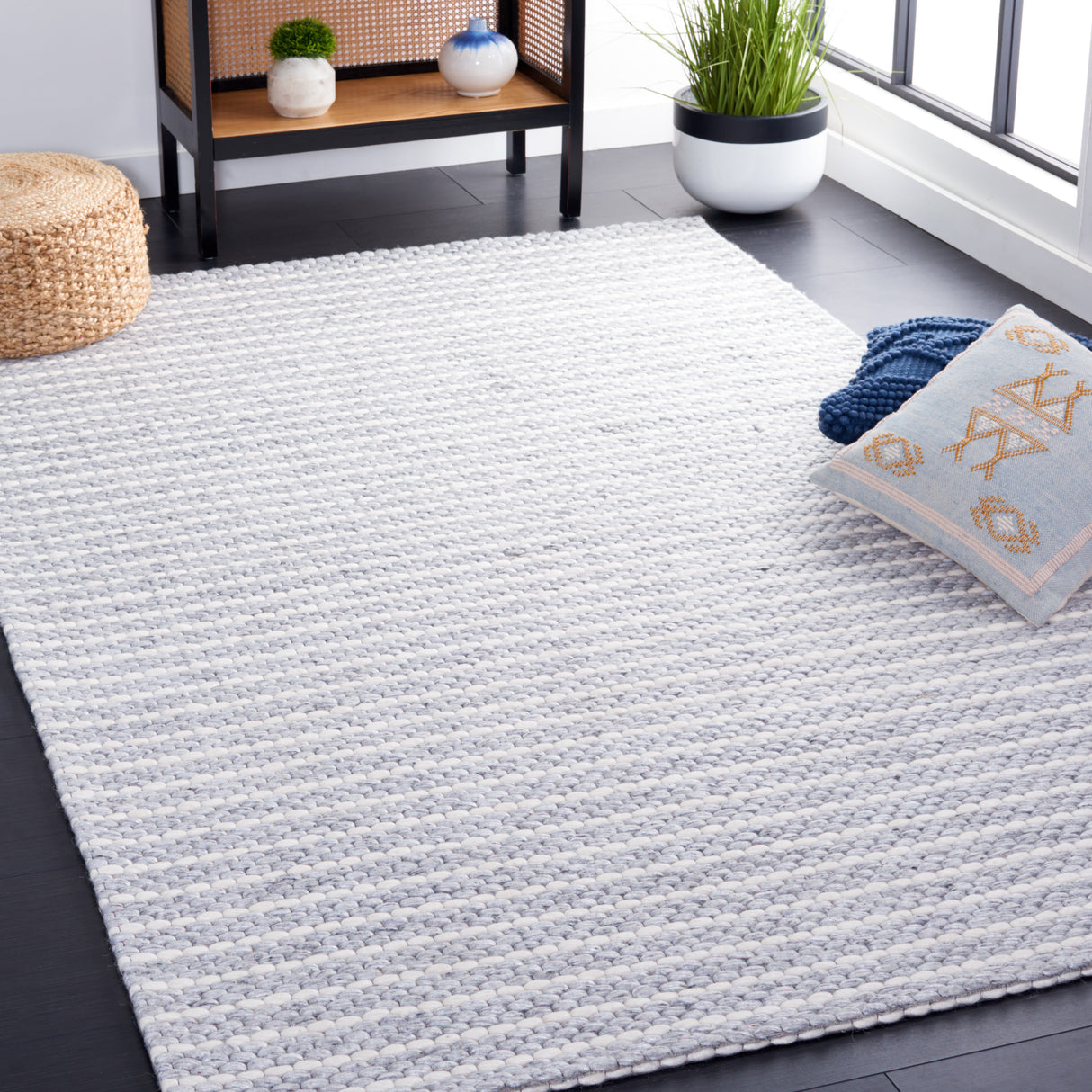 Safavieh Marbella Mrb207F Grey/Ivory Rug.
