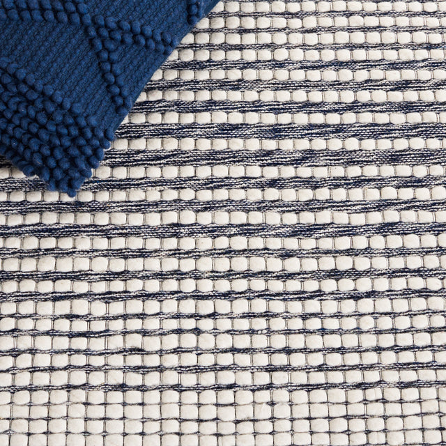 Safavieh Marbella Mrb208N Ivory/Navy Rug.