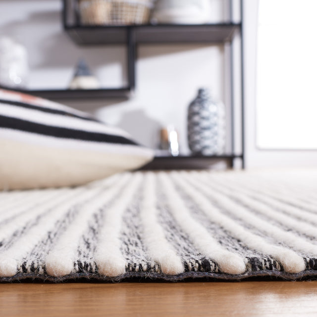 Safavieh Marbella Mrb208Z Ivory/Black Rug.