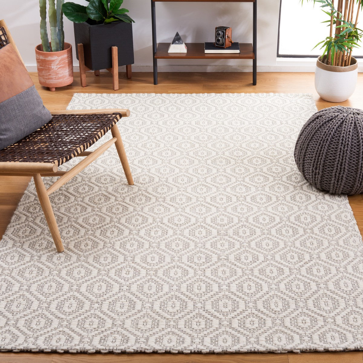 Safavieh Marbella Mrb325A Ivory/Beige Rug.