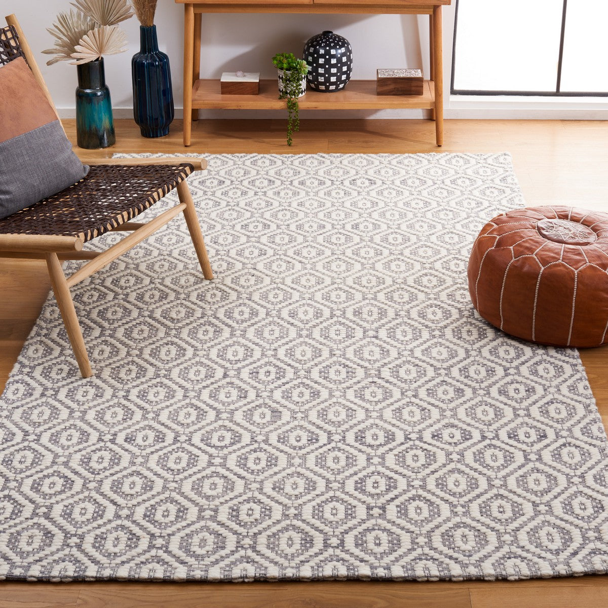 Safavieh Marbella Mrb325F Grey/Ivory Rug.