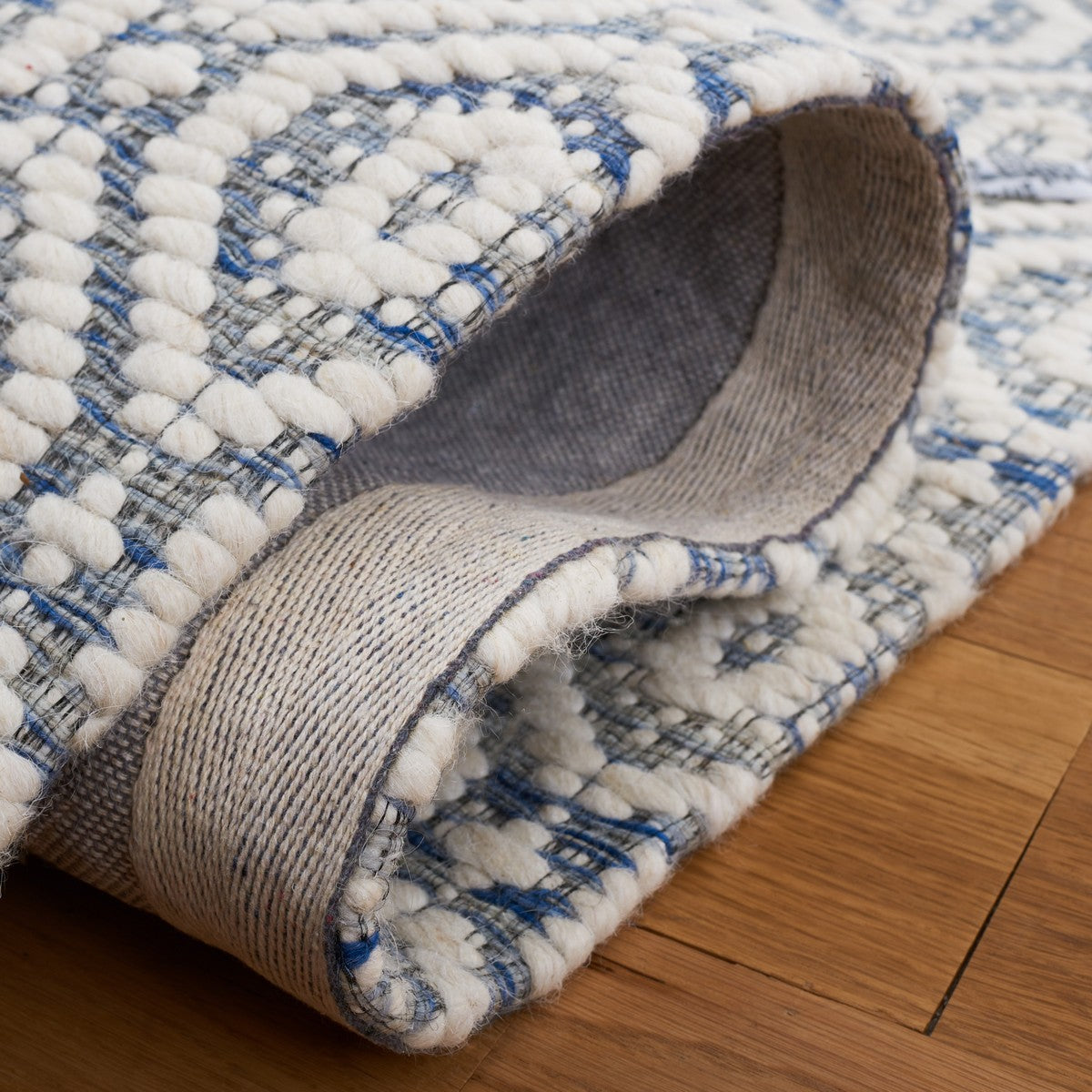 Safavieh Marbella Mrb325N Blue/Ivory Rug.