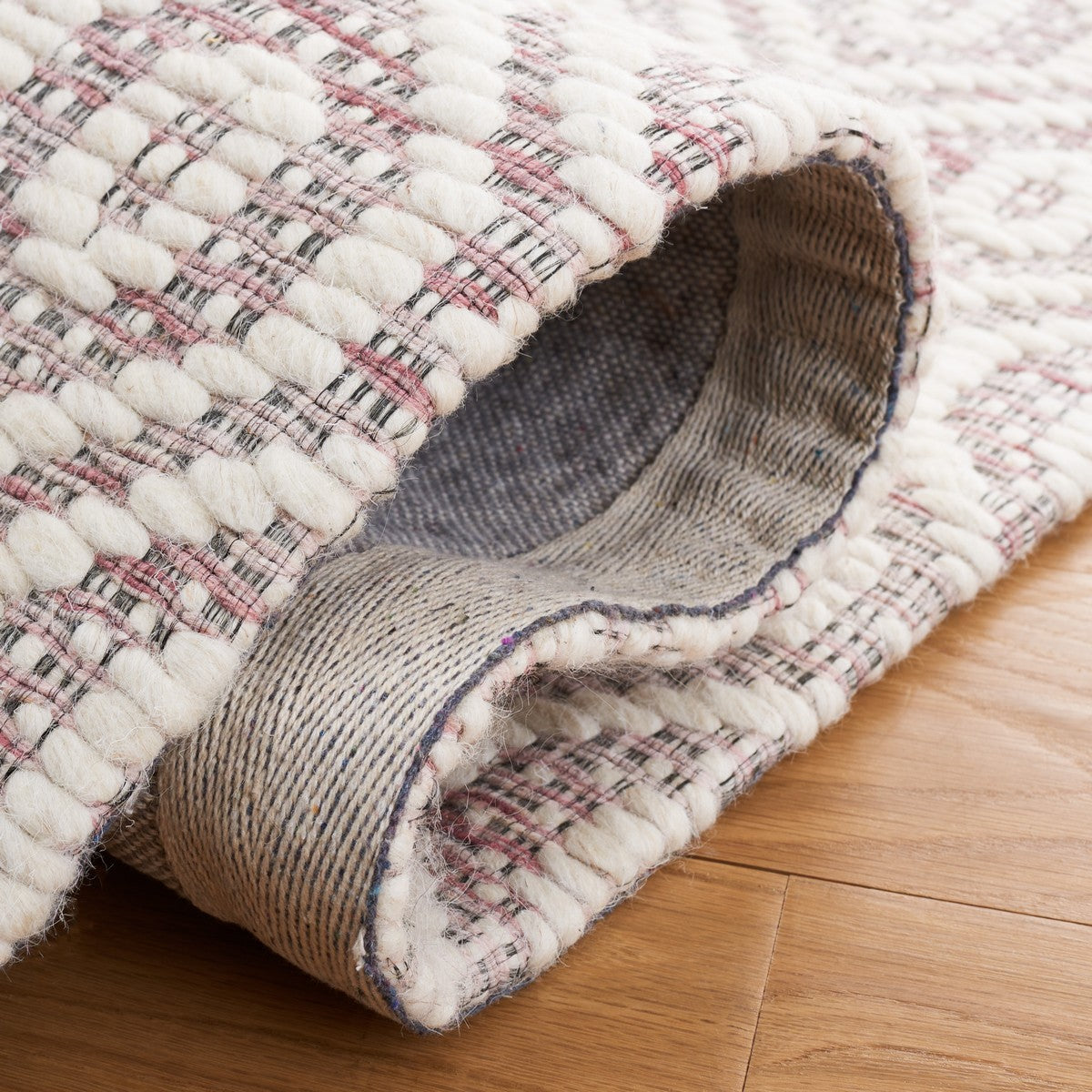 Safavieh Marbella Mrb325U Pink/Ivory Rug.