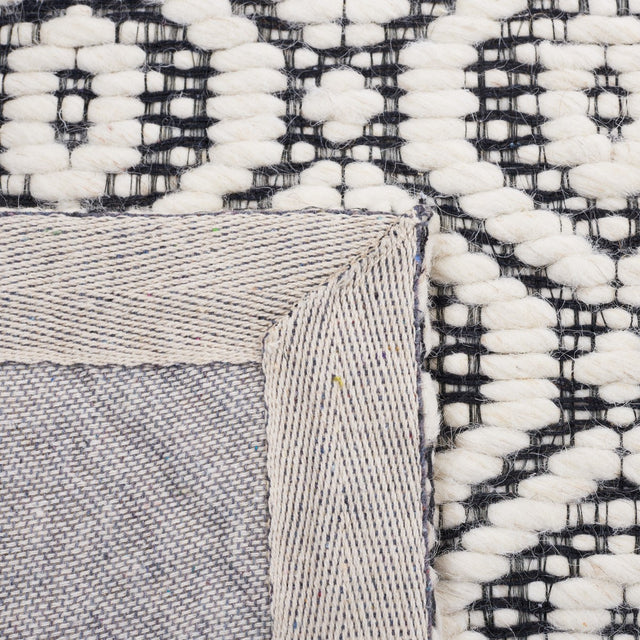 Safavieh Marbella Mrb325Z Black/Ivory Rug.