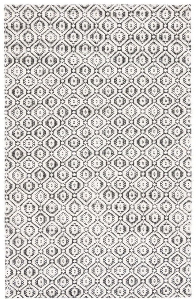 Safavieh Marbella Mrb325Z Black/Ivory Rug.