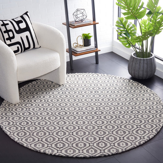 Safavieh Marbella Mrb325Z Black/Ivory Rug.