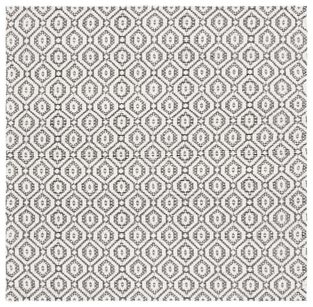 Safavieh Marbella Mrb325Z Black/Ivory Rug.