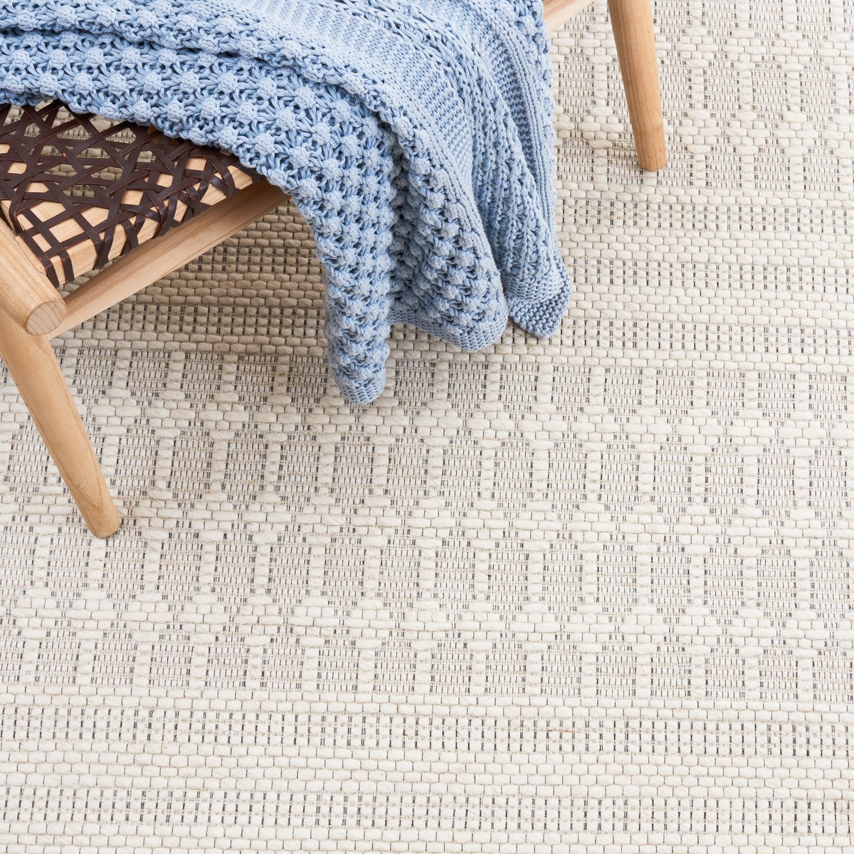 Safavieh Marbella Mrb327A Ivory/Beige Rug.