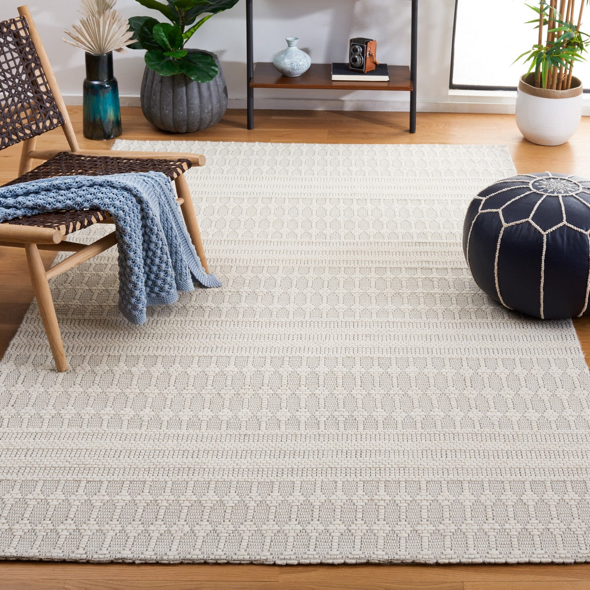 Safavieh Marbella Mrb327A Ivory/Beige Rug.