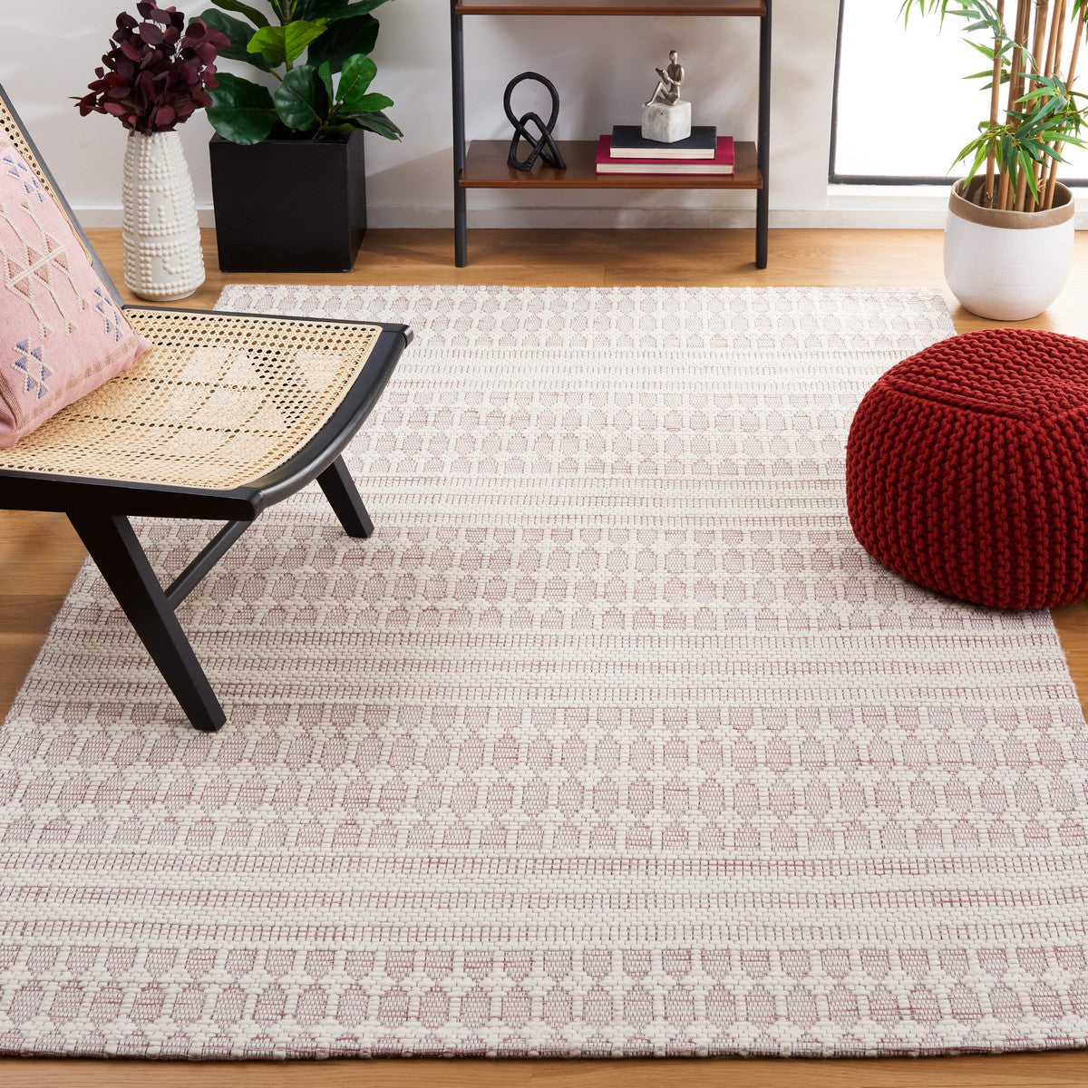 Safavieh Marbella Mrb327U Pink/Ivory Rug.