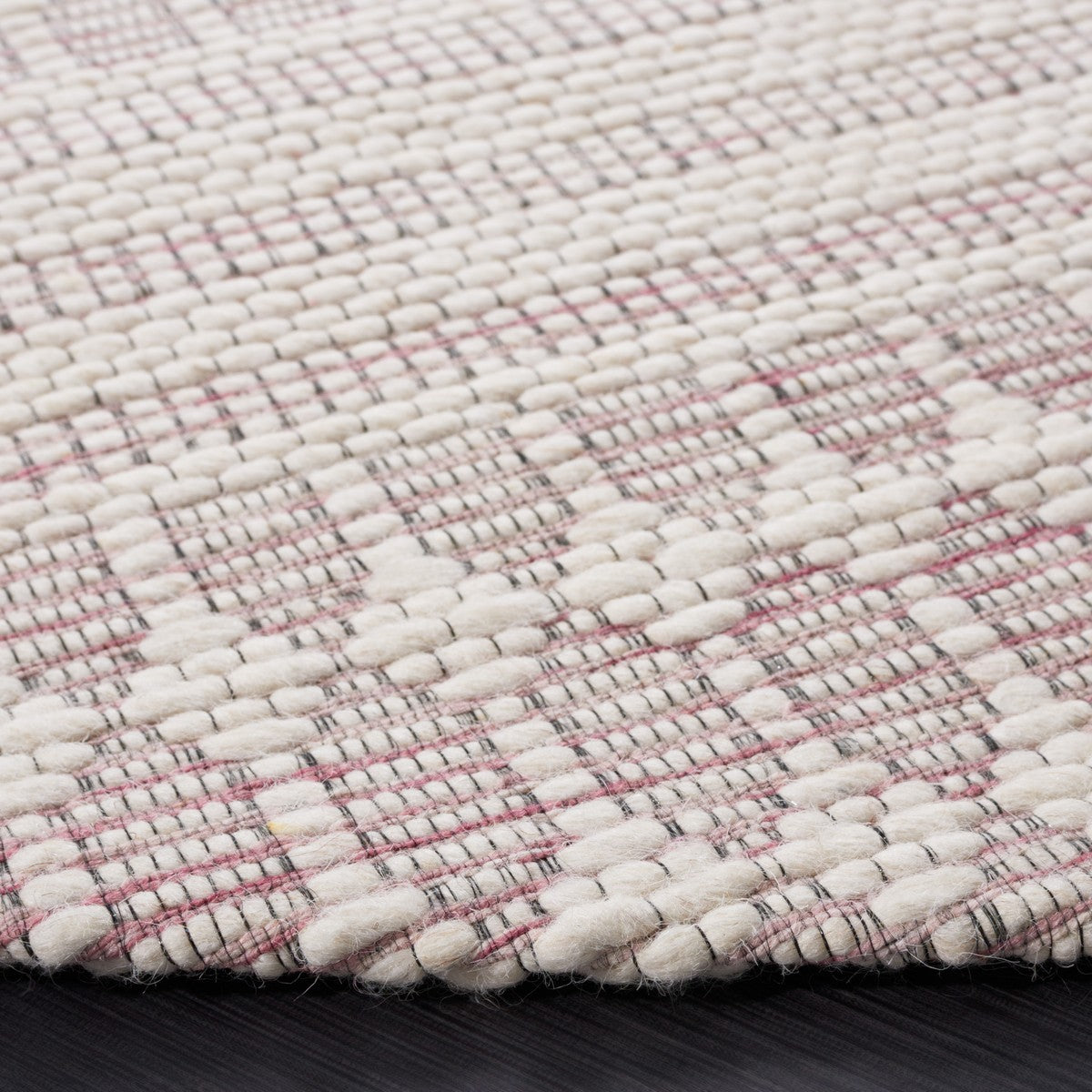 Safavieh Marbella Mrb327U Pink/Ivory Rug.