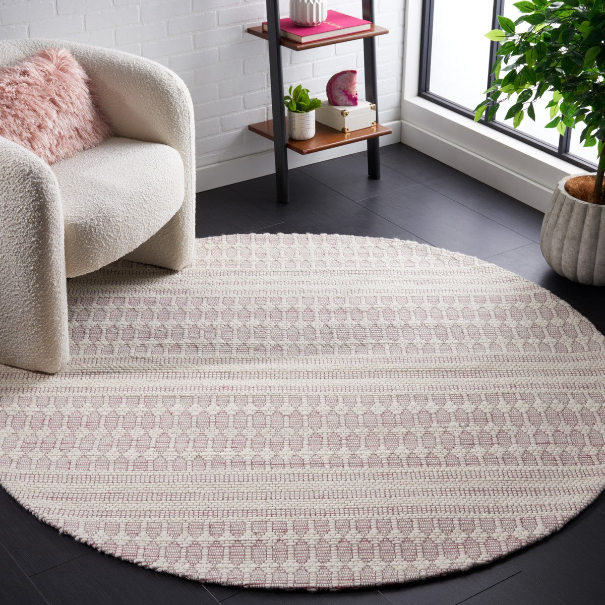 Safavieh Marbella Mrb327U Pink/Ivory Rug.