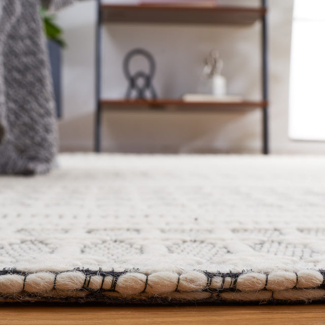 Safavieh Marbella Mrb327Z Black/Ivory Rug.