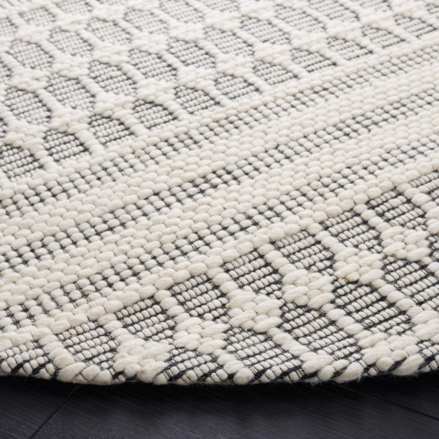 Safavieh Marbella Mrb327Z Black/Ivory Rug.