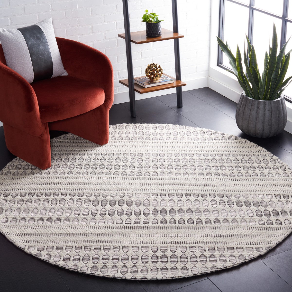 Safavieh Marbella Mrb327Z Black/Ivory Rug.