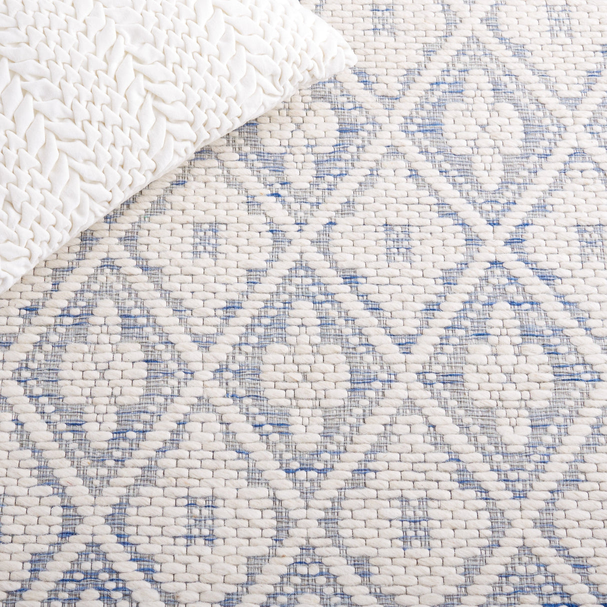 Safavieh Marbella Mrb328M Blue/Ivory Rug.