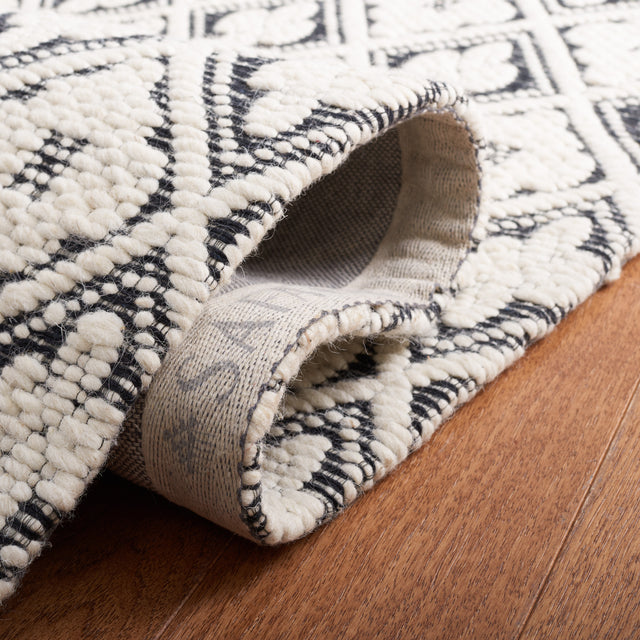 Safavieh Marbella Mrb328Z Black/Ivory Rug.