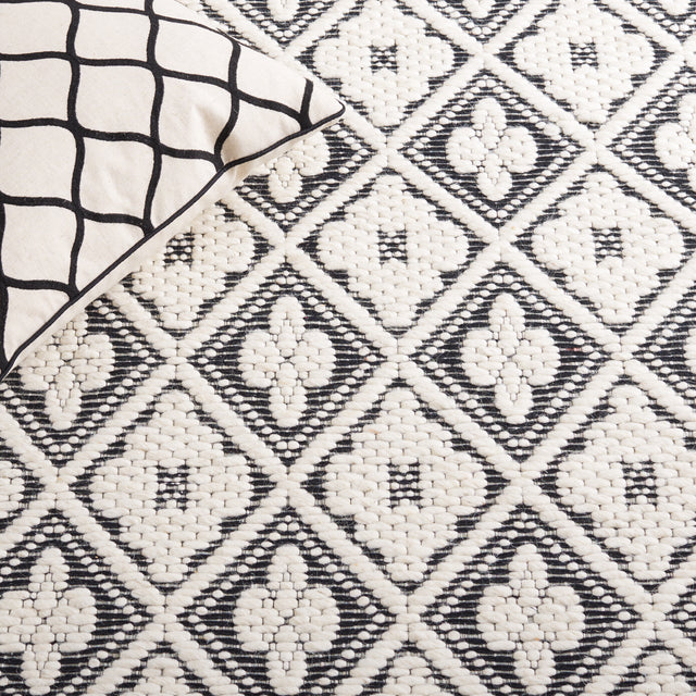 Safavieh Marbella Mrb328Z Black/Ivory Rug.