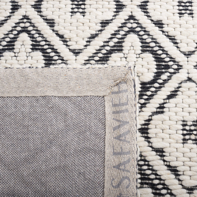 Safavieh Marbella Mrb328Z Black/Ivory Rug.