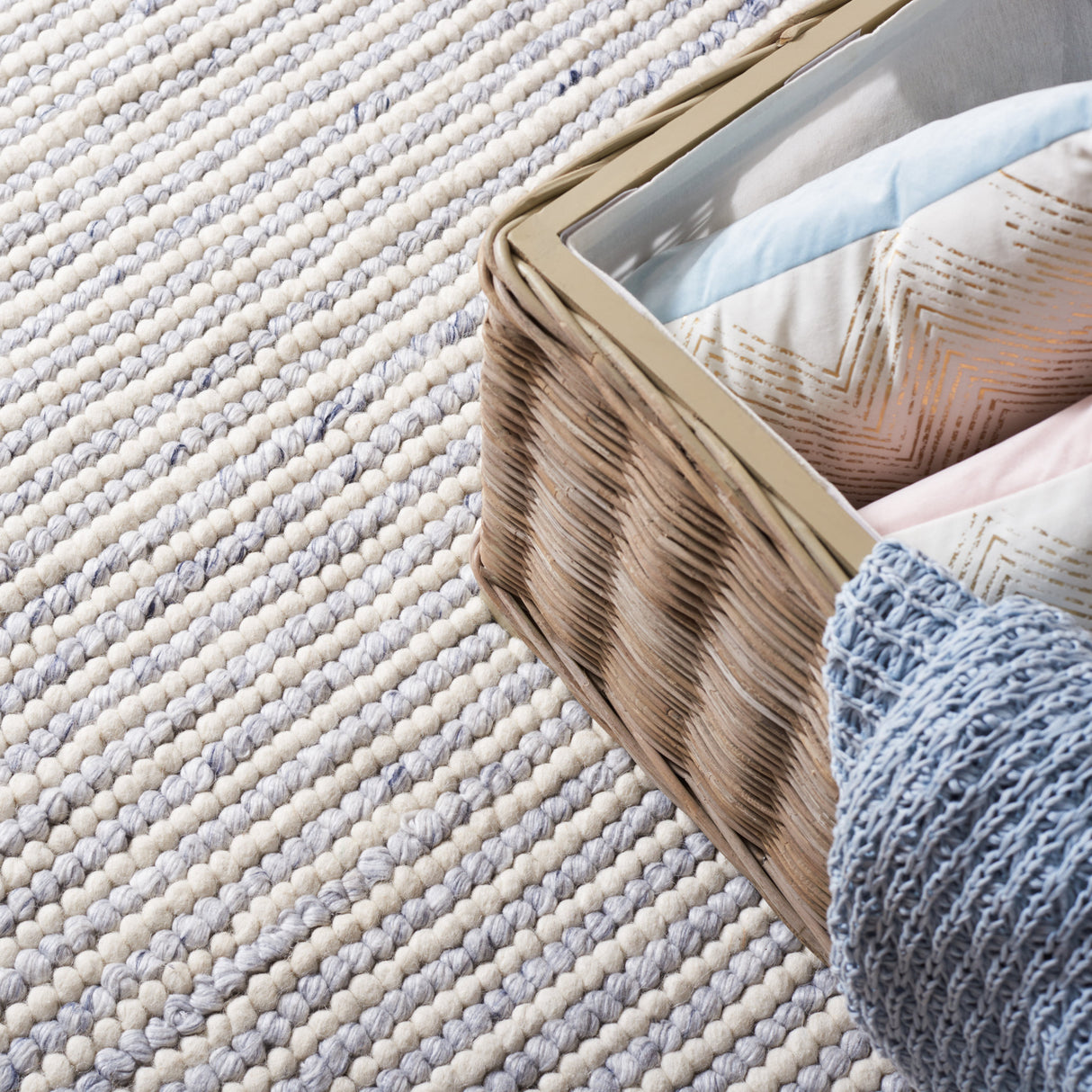 Safavieh Martha Stewart Msr9650M Ivory/Blue Rug.