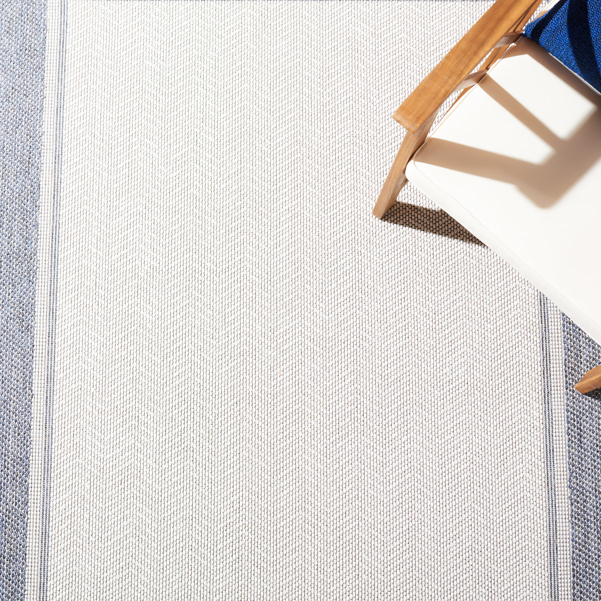 Safavieh Martha Stewart Indoor Outdoor Msro317A Blue/Ivory Rug.
