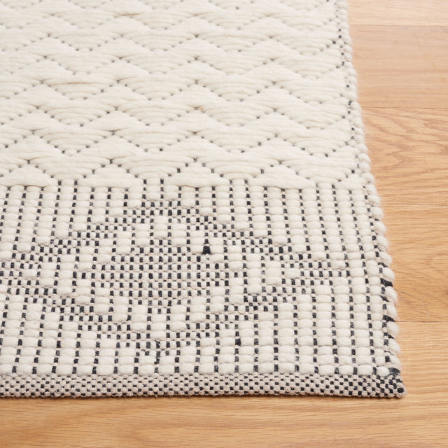 Safavieh Natura Nat204Z Ivory/Black Rug.