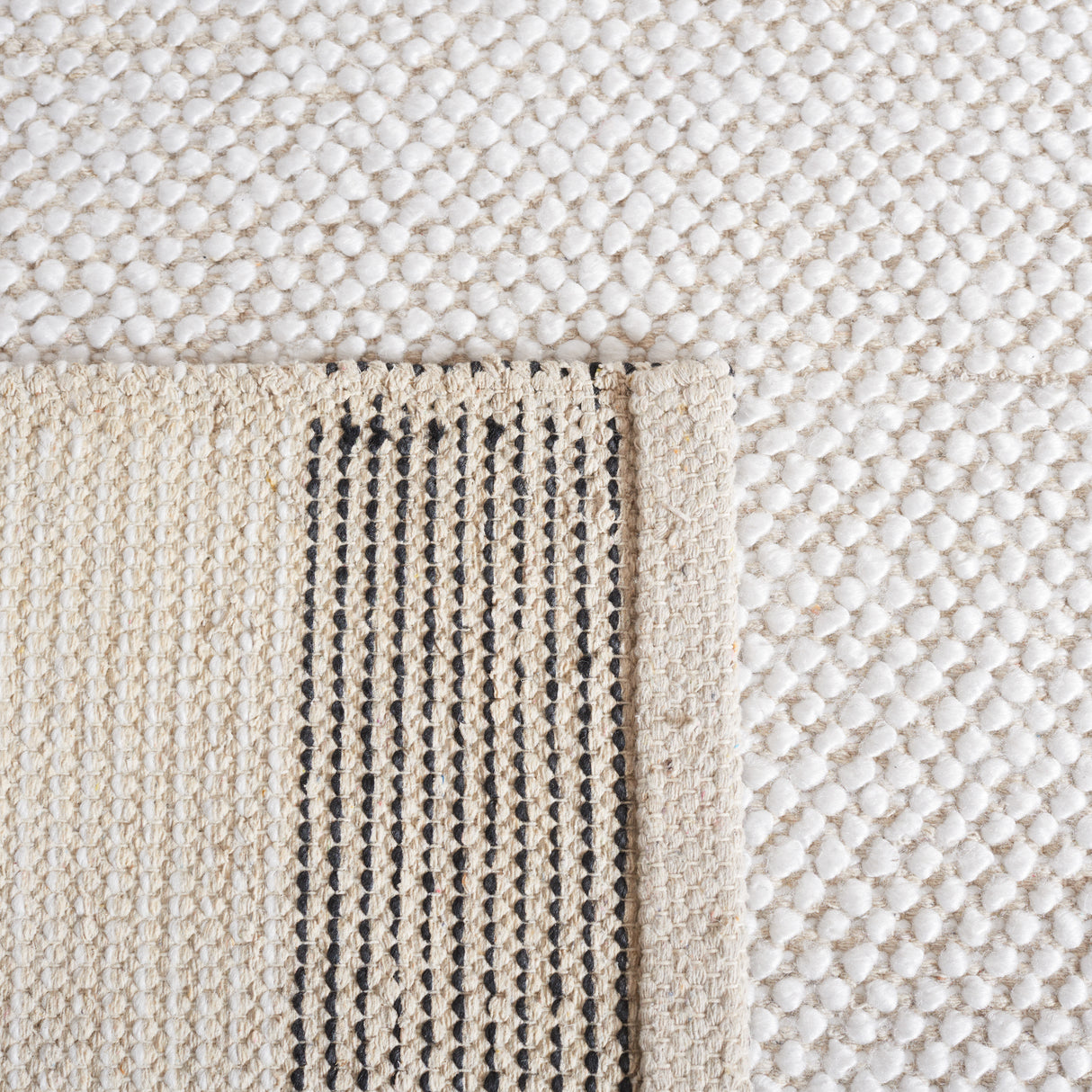 Safavieh Natura Nat324A Ivory/Black Rug.