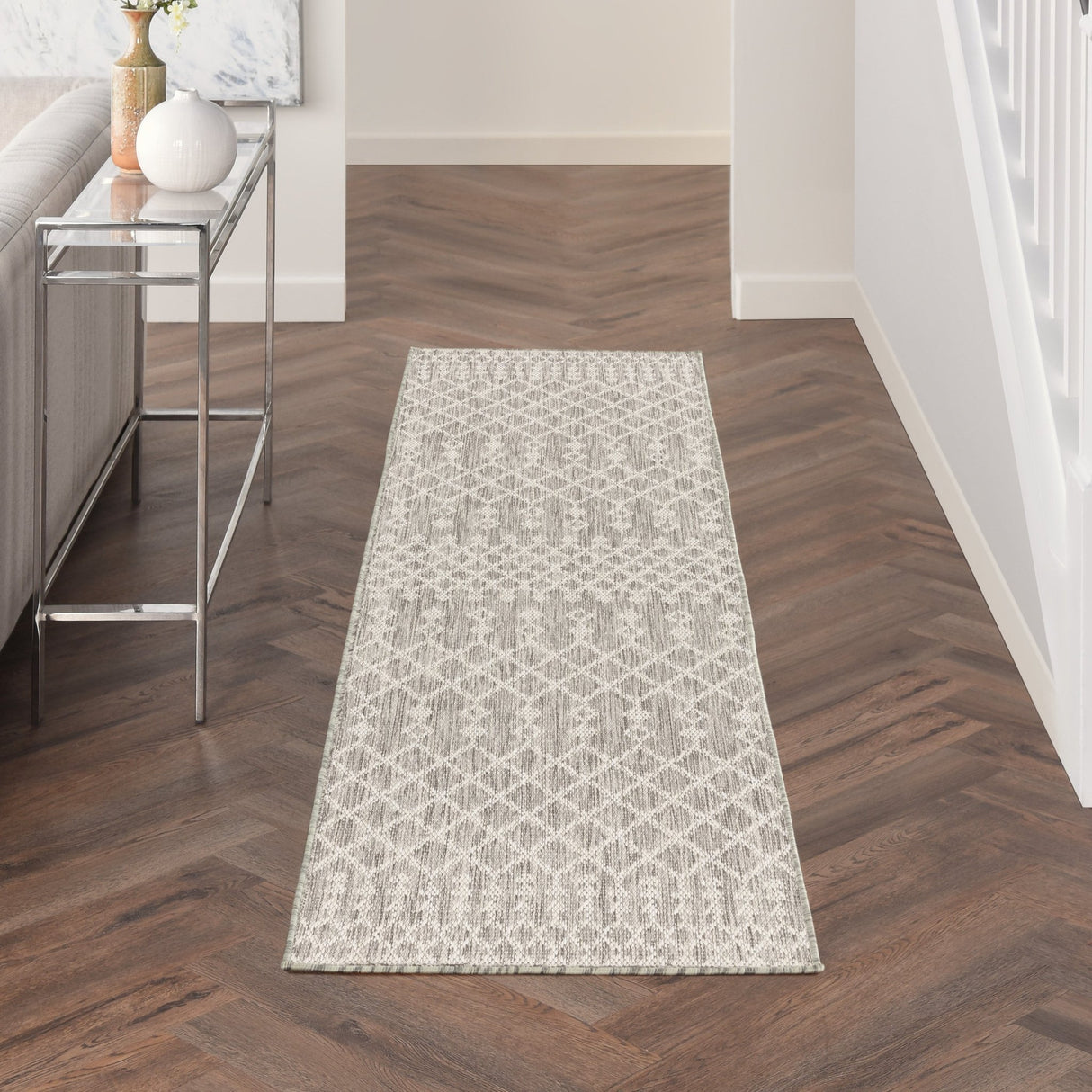 Rectangular light grey rug with textured geometric lattice pattern