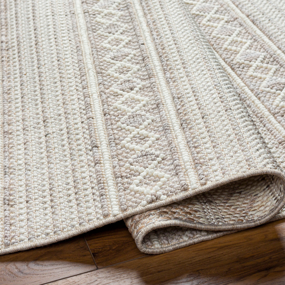 Surya New Delhi Nwh-2307 Light Silver, Light Grey, Pale Slate Rug.