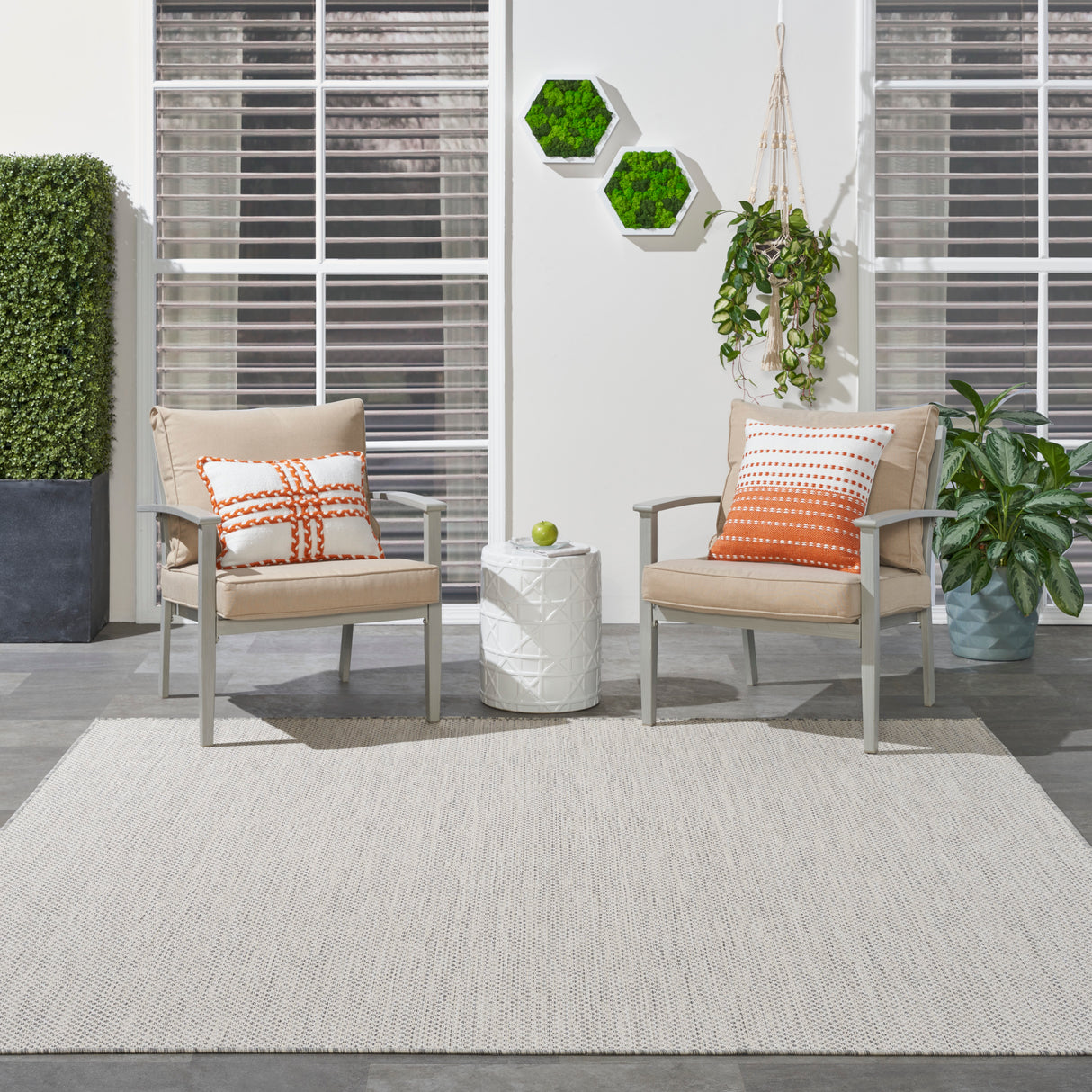 Nourison Courtyard COU01 Machine Made Ivory, Silver Rug