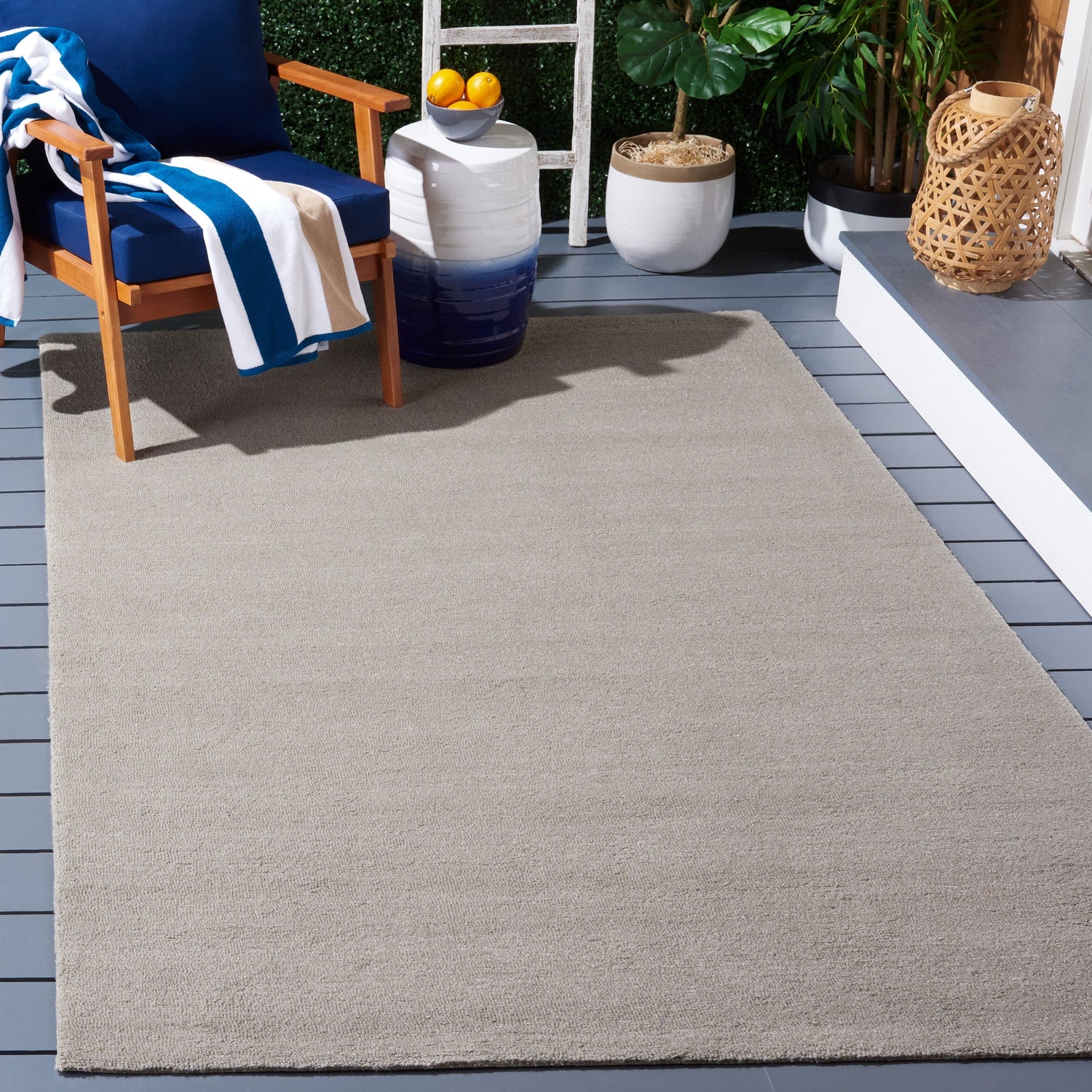 Safavieh Outdoor Micro-Loop Omp101F Grey Rug.