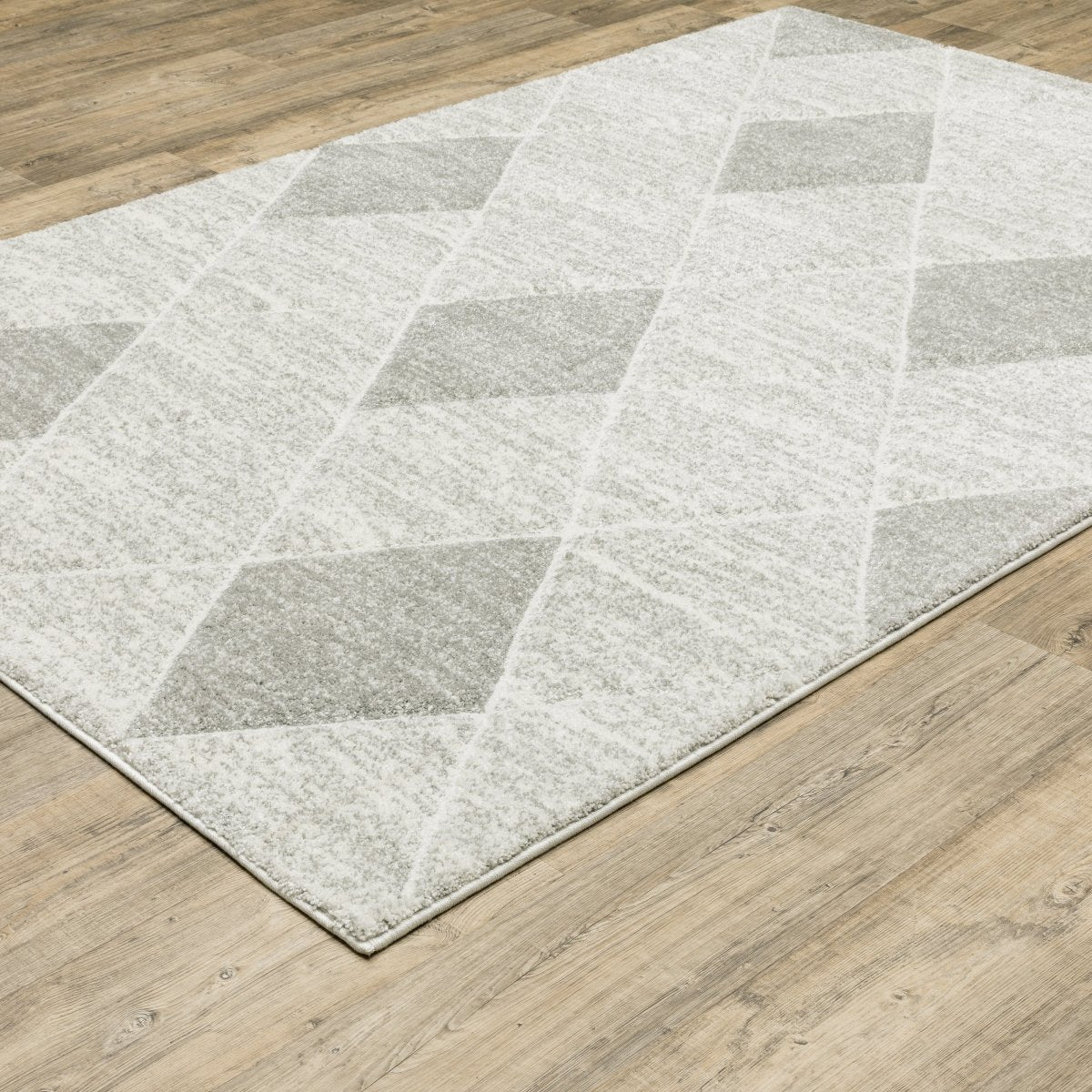 Oriental Weavers Cambria 005W2 Grey/ Ivory Rug.