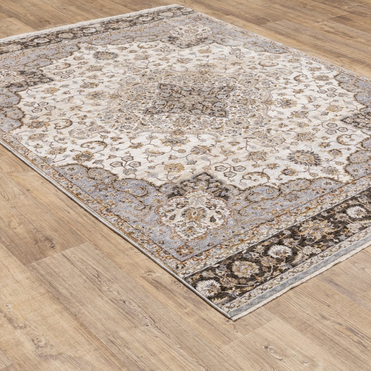 Oriental Weavers Sphinx Maharaja 660J1 Ivory/ Blue Rugs.