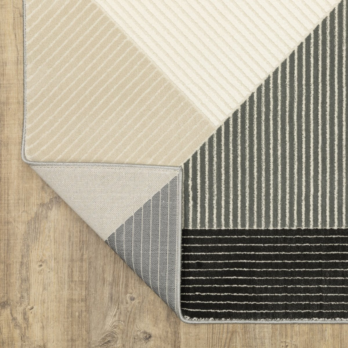 Oriental Weavers Sphinx Raylan Ray07 Ivory/ Black Rug.