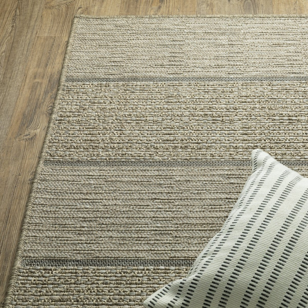 Oriental Weavers Sphinx Tortuga Tr01A Beige/ Black Rug.