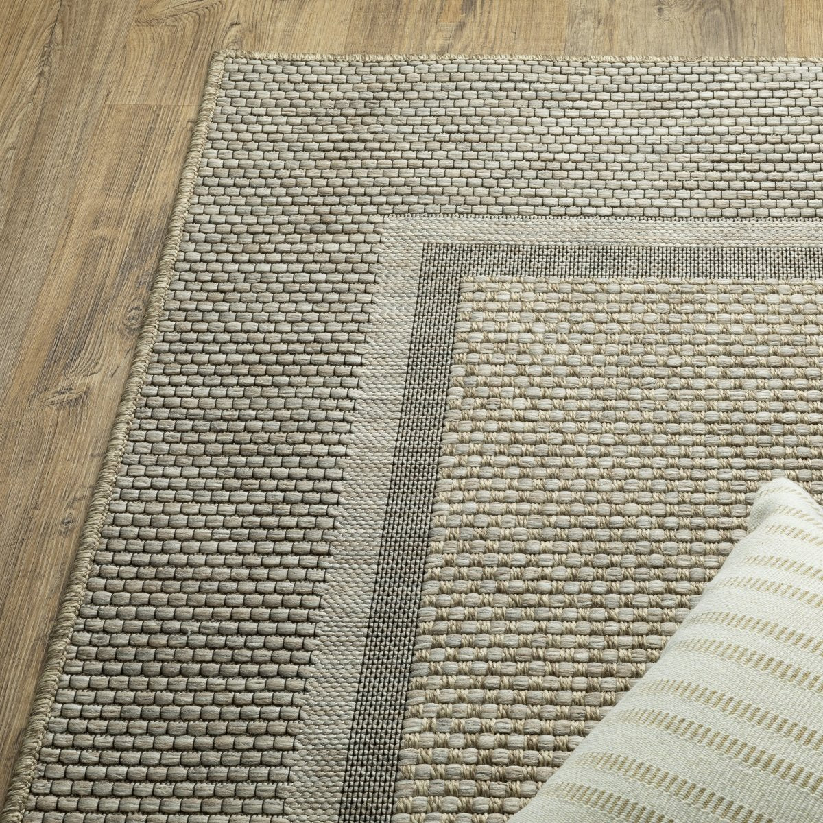 Oriental Weavers Sphinx Tortuga Tr06A Beige/ Black Rug.