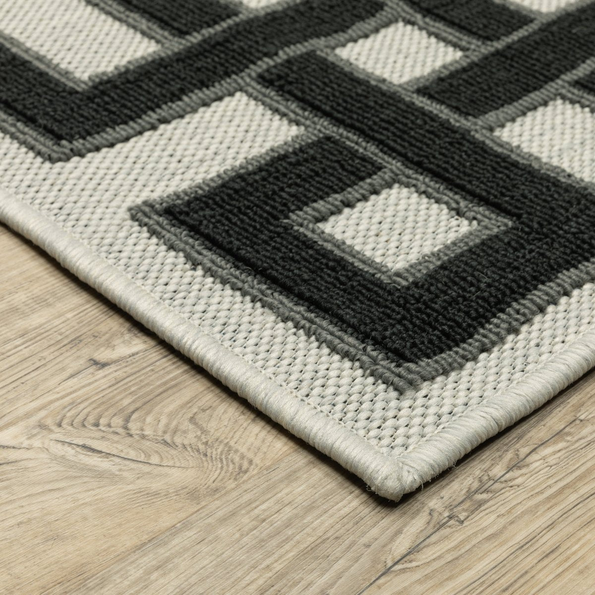 Oriental Weavers Torrey 1530I Beige/ Black Rug.