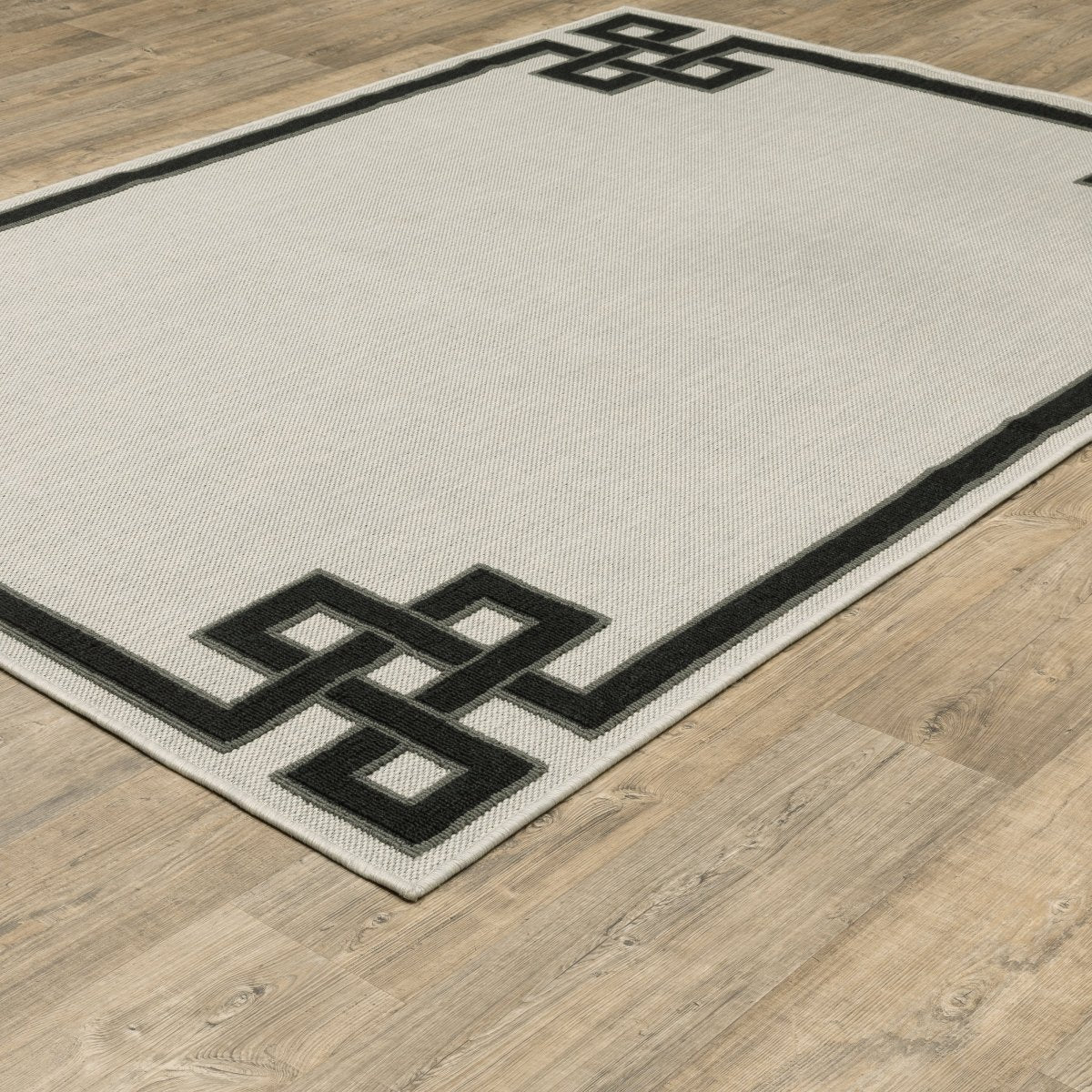 Oriental Weavers Torrey 1530I Beige/ Black Rug.