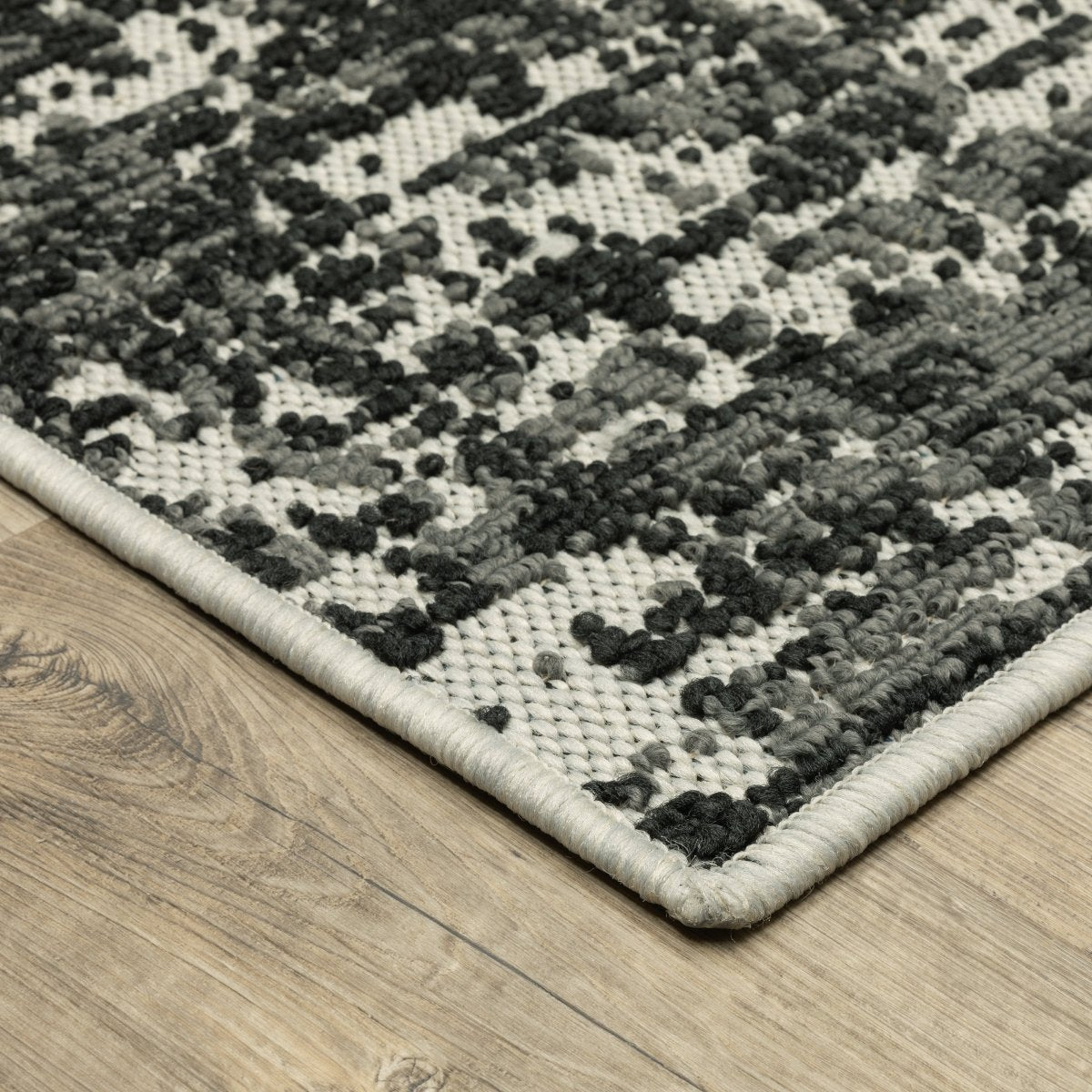 Oriental Weavers Torrey 531W1 Black/ Beige Rug.